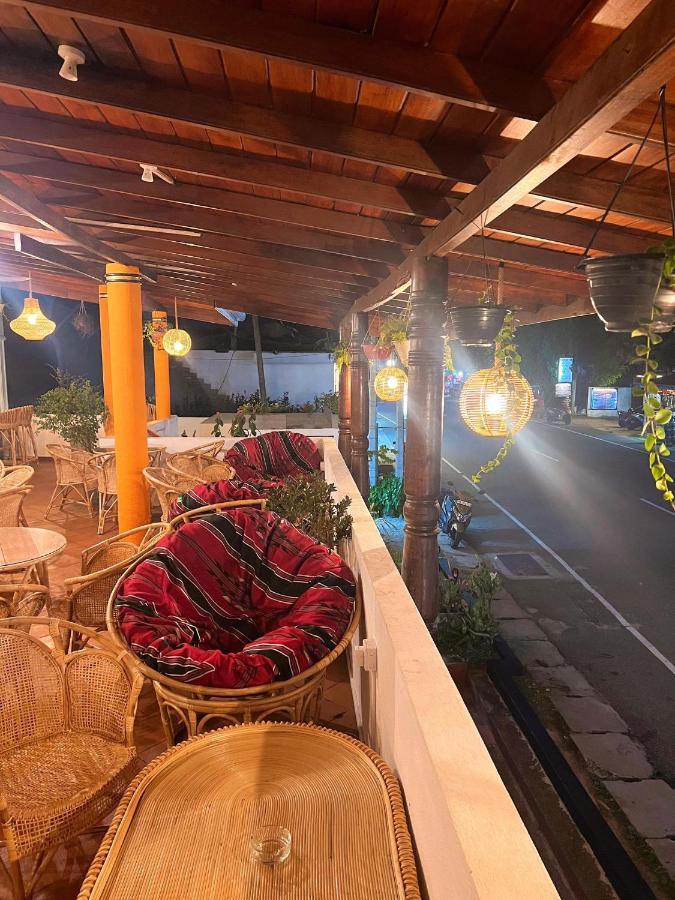 Hummus Hostel Hikkaduwa Extérieur photo