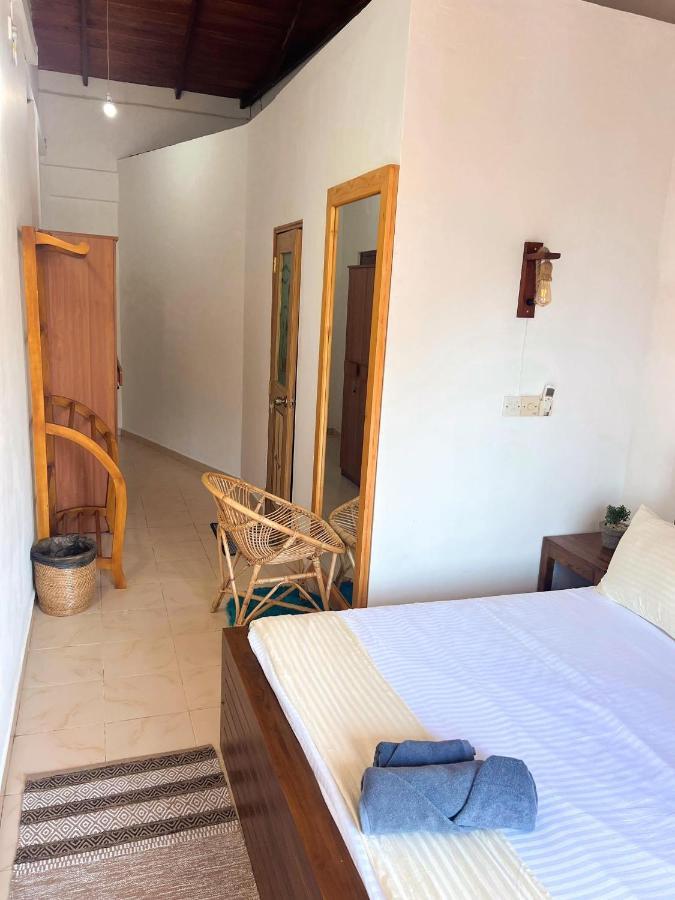 Hummus Hostel Hikkaduwa Extérieur photo