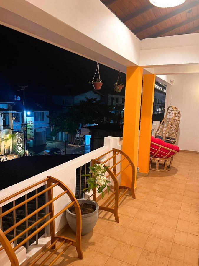 Hummus Hostel Hikkaduwa Extérieur photo