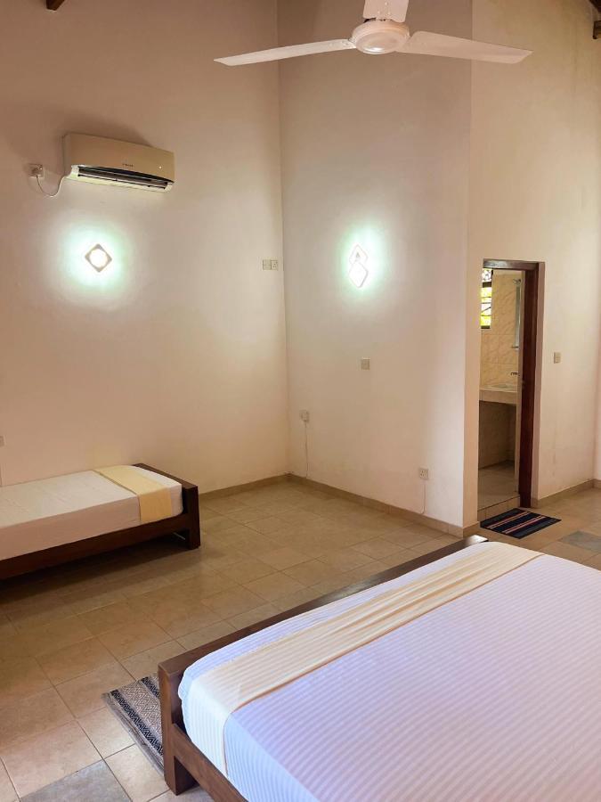 Hummus Hostel Hikkaduwa Extérieur photo