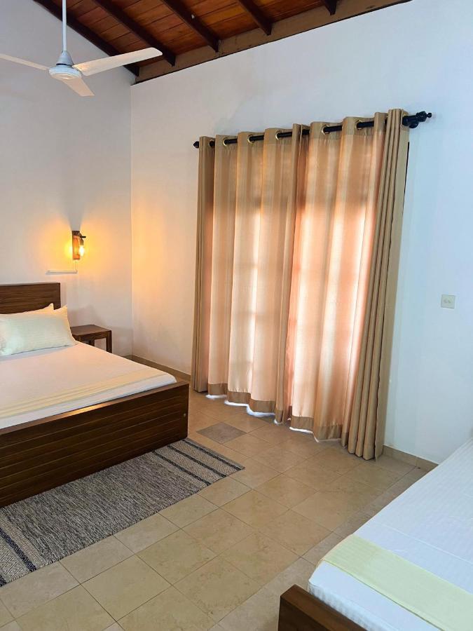 Hummus Hostel Hikkaduwa Extérieur photo