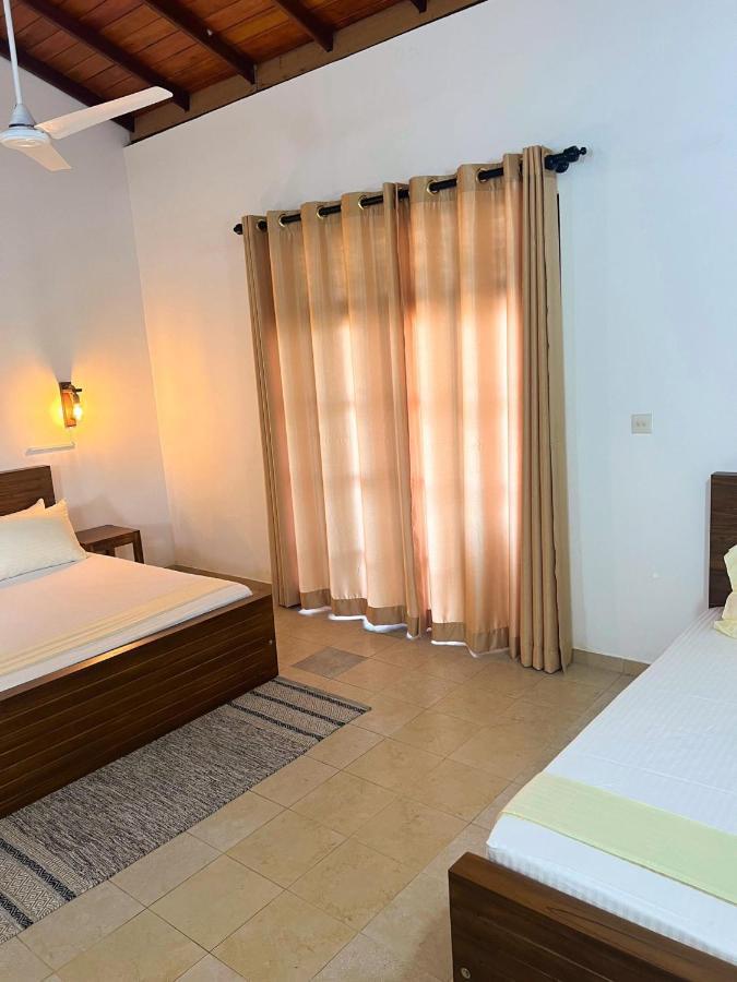 Hummus Hostel Hikkaduwa Extérieur photo