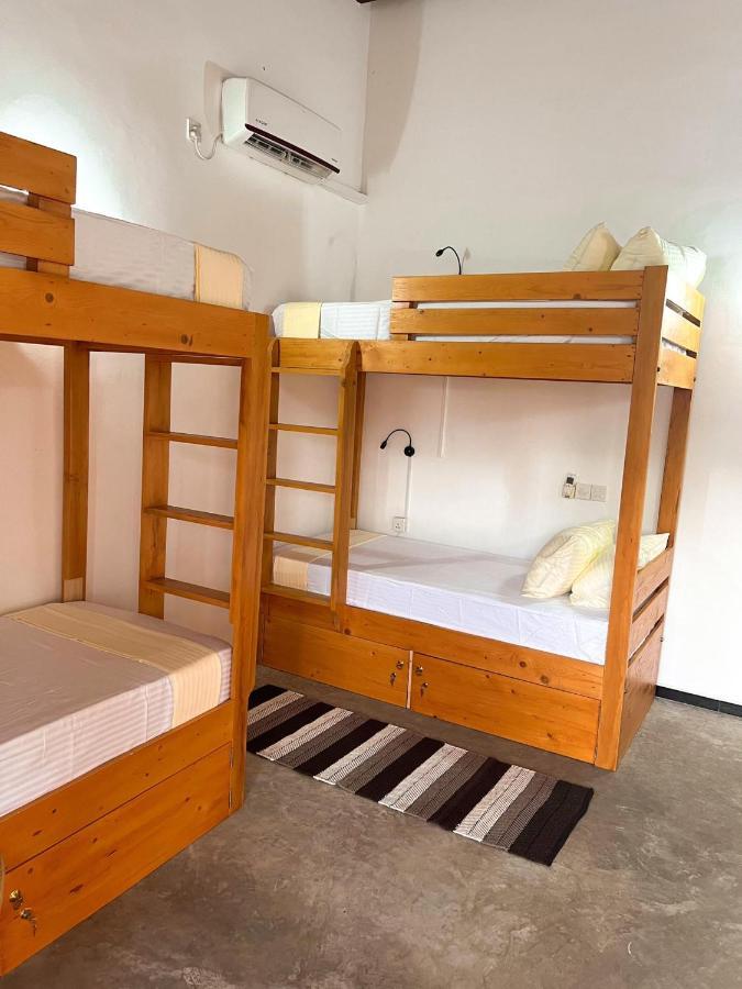 Hummus Hostel Hikkaduwa Extérieur photo