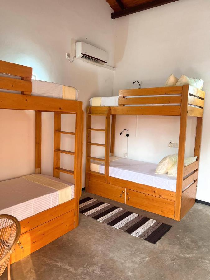 Hummus Hostel Hikkaduwa Extérieur photo