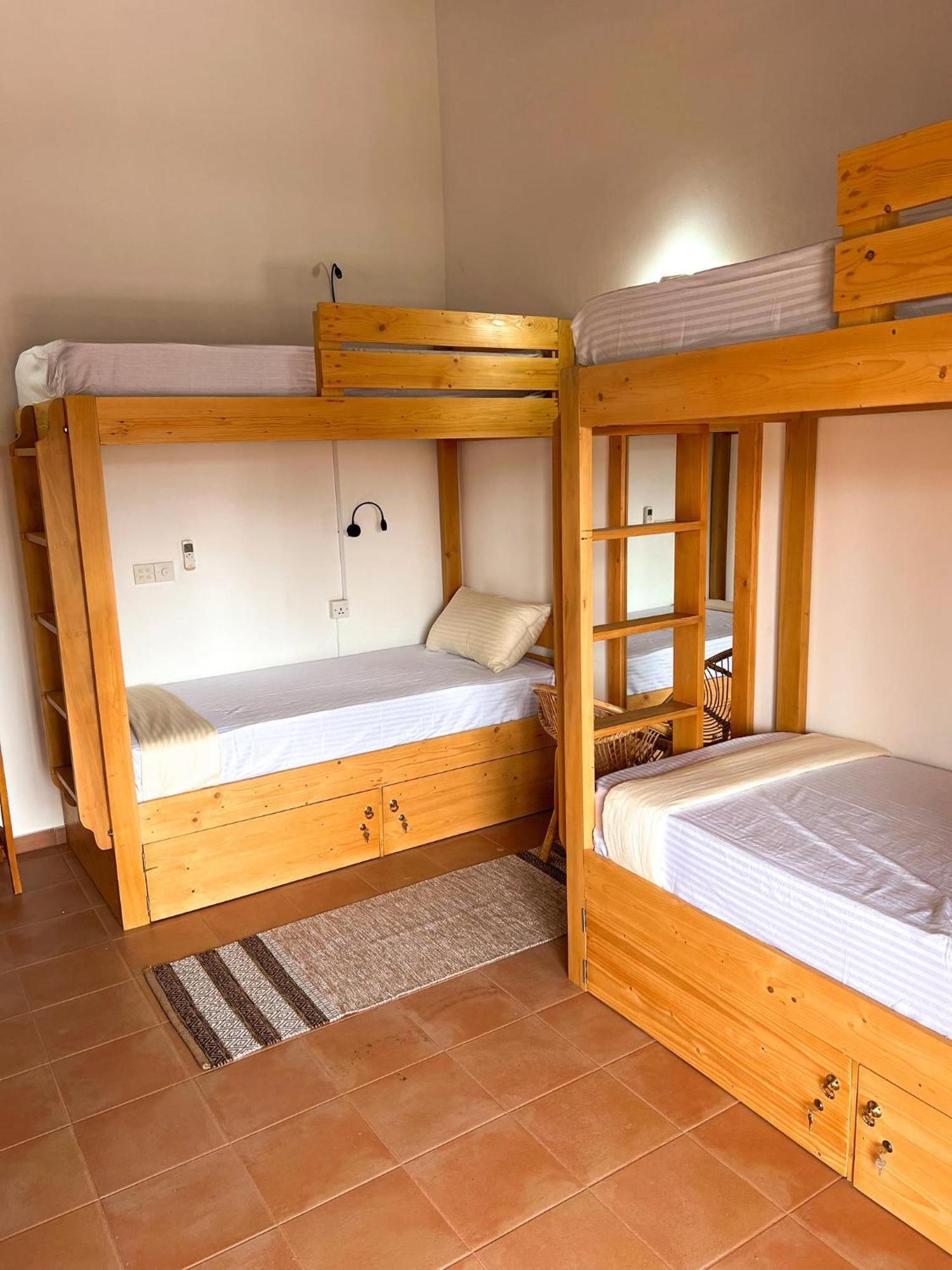Hummus Hostel Hikkaduwa Extérieur photo