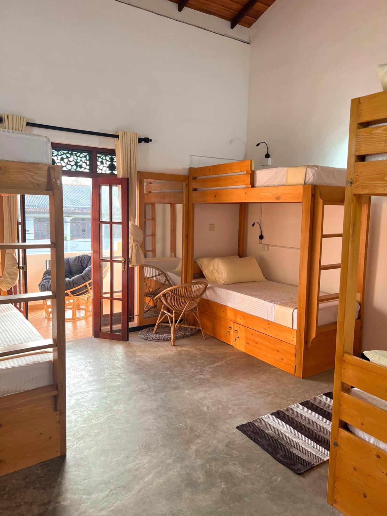 Hummus Hostel Hikkaduwa Extérieur photo