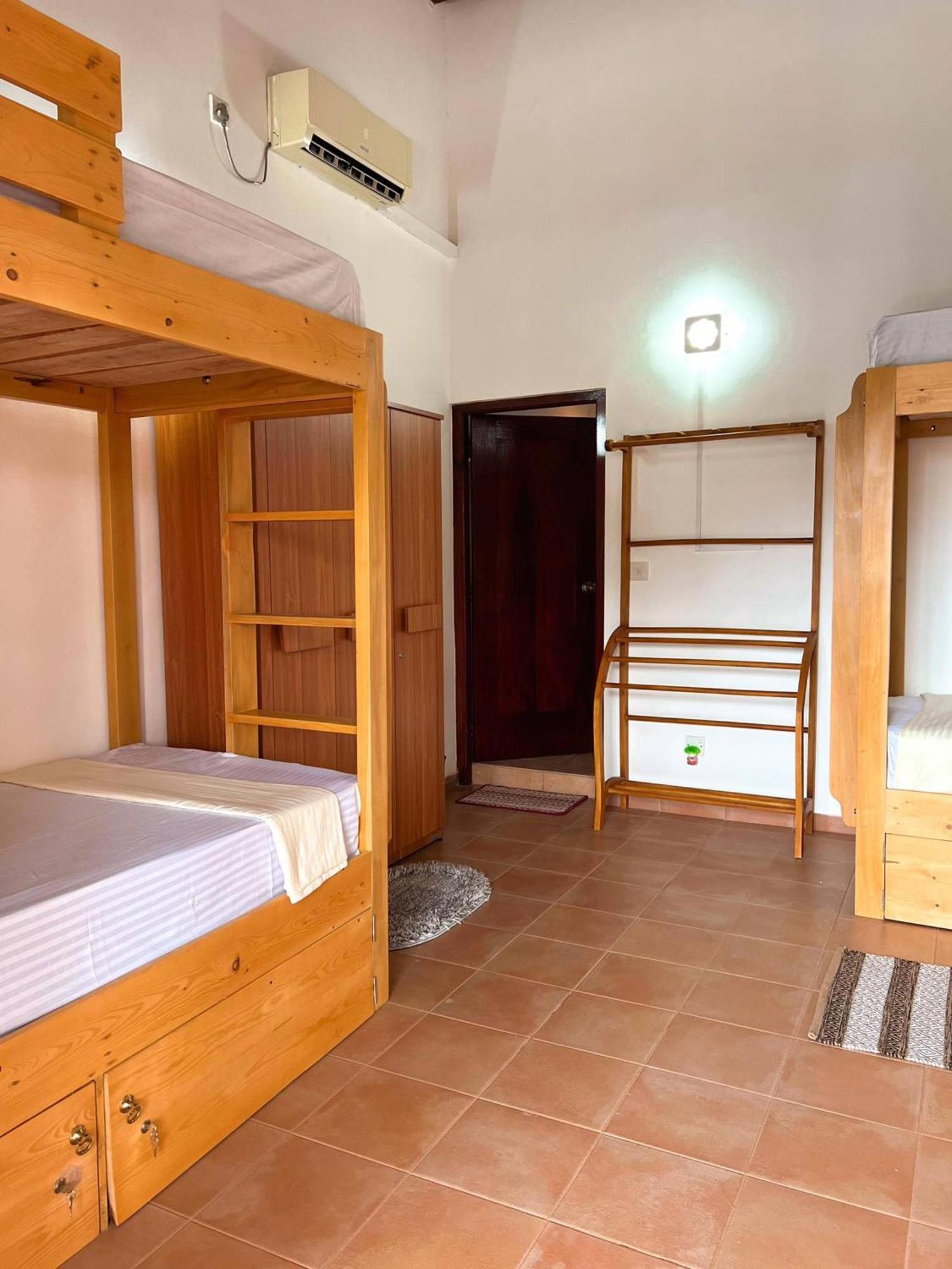 Hummus Hostel Hikkaduwa Extérieur photo