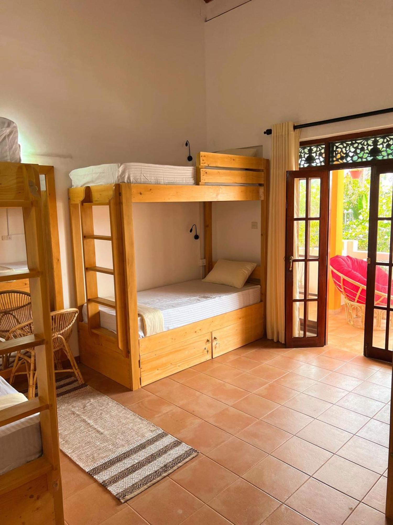 Hummus Hostel Hikkaduwa Extérieur photo