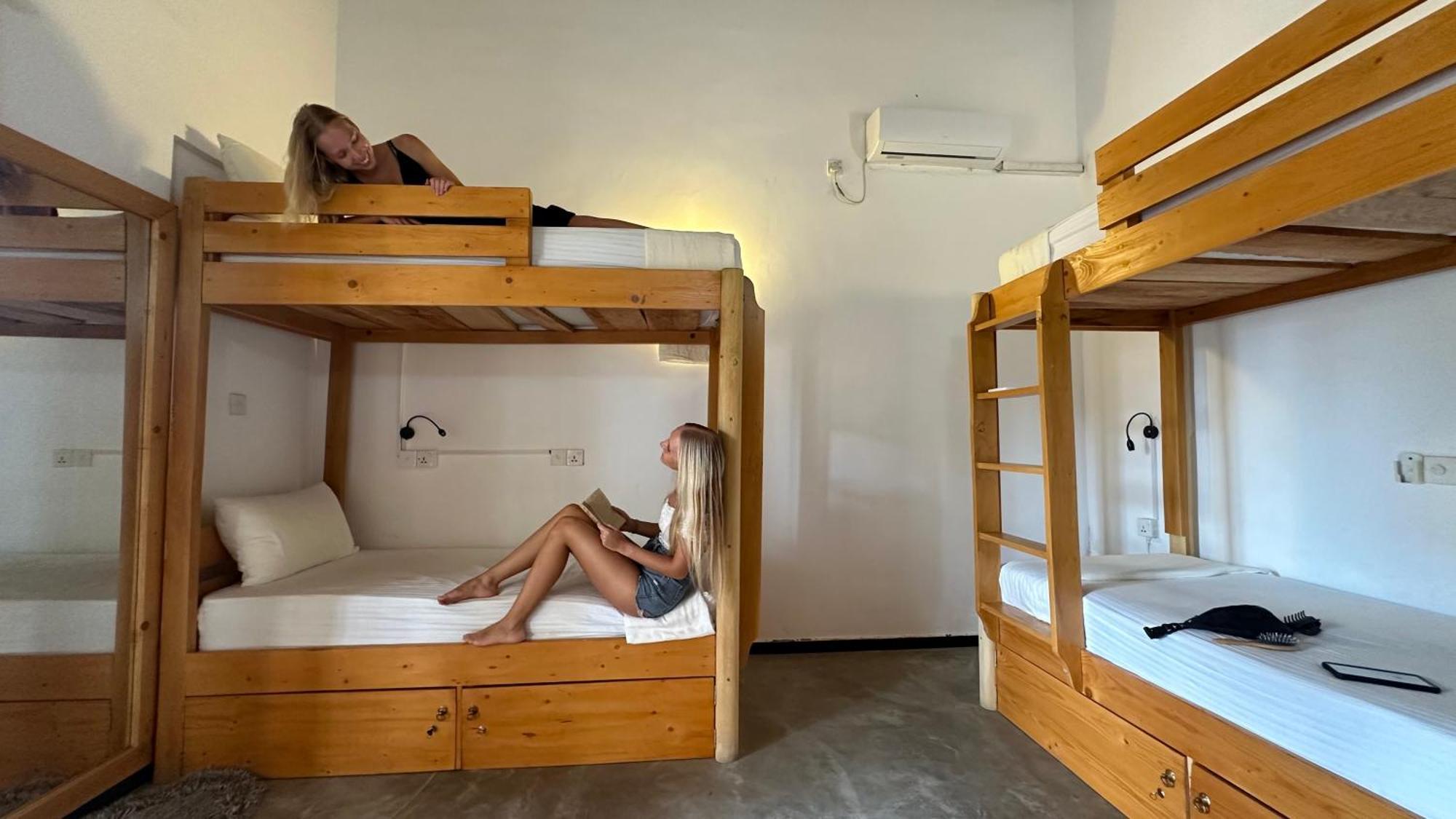 Hummus Hostel Hikkaduwa Extérieur photo