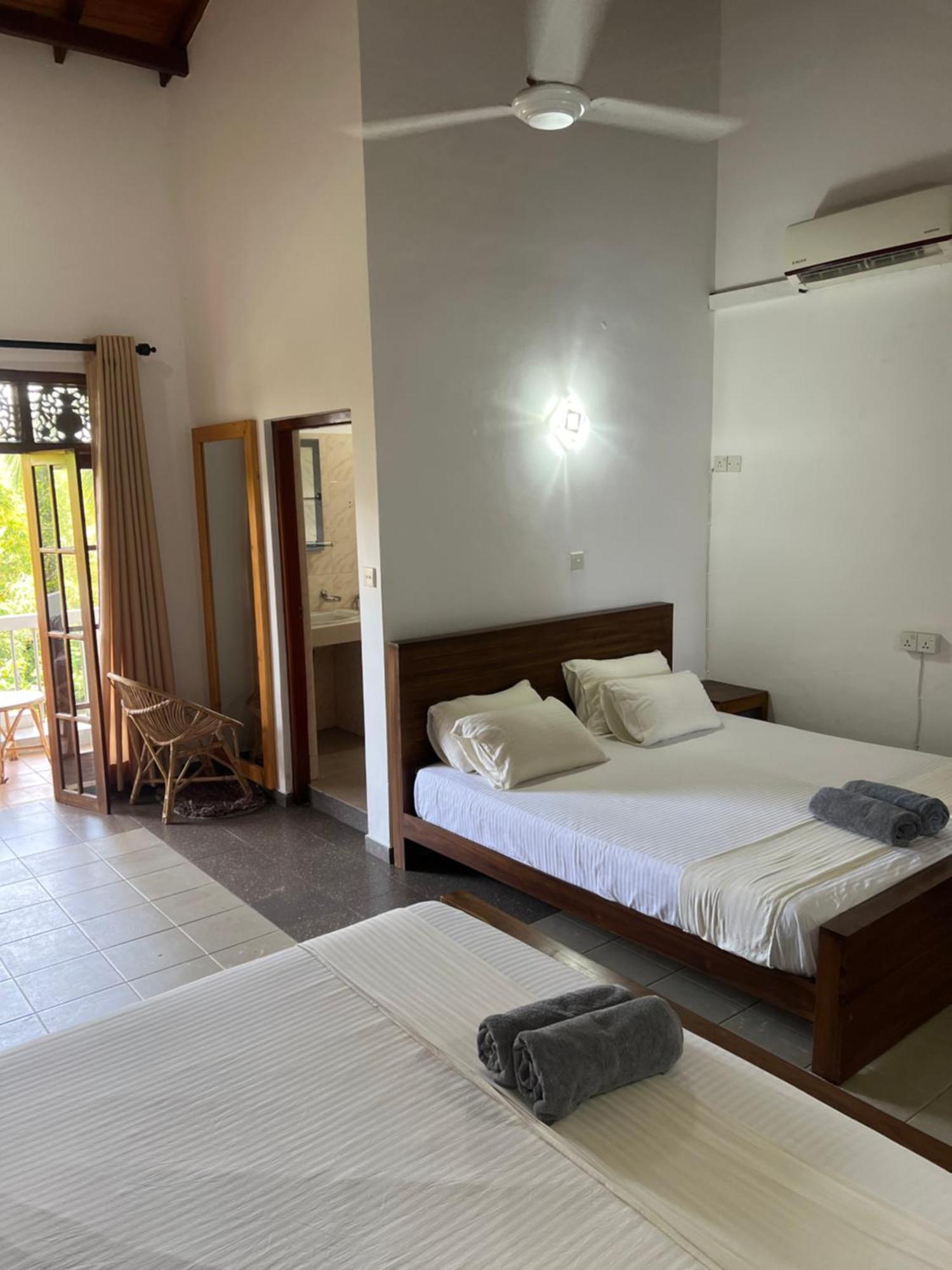 Hummus Hostel Hikkaduwa Extérieur photo