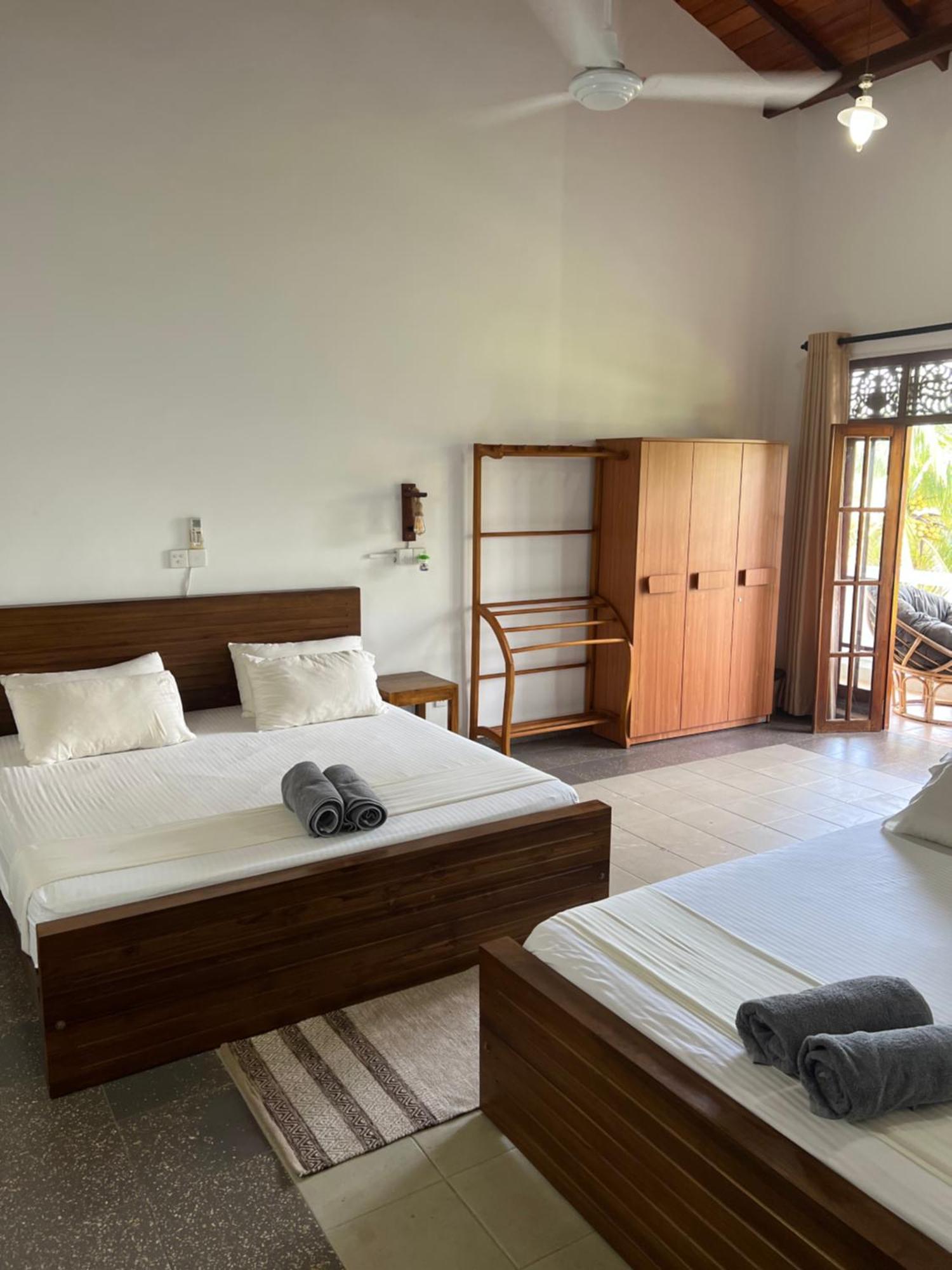 Hummus Hostel Hikkaduwa Extérieur photo